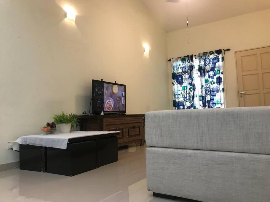 Terrace House Near Stulang Laut Ciq Midvalley Ksl For 7Pax Johor Bahru Exterior photo