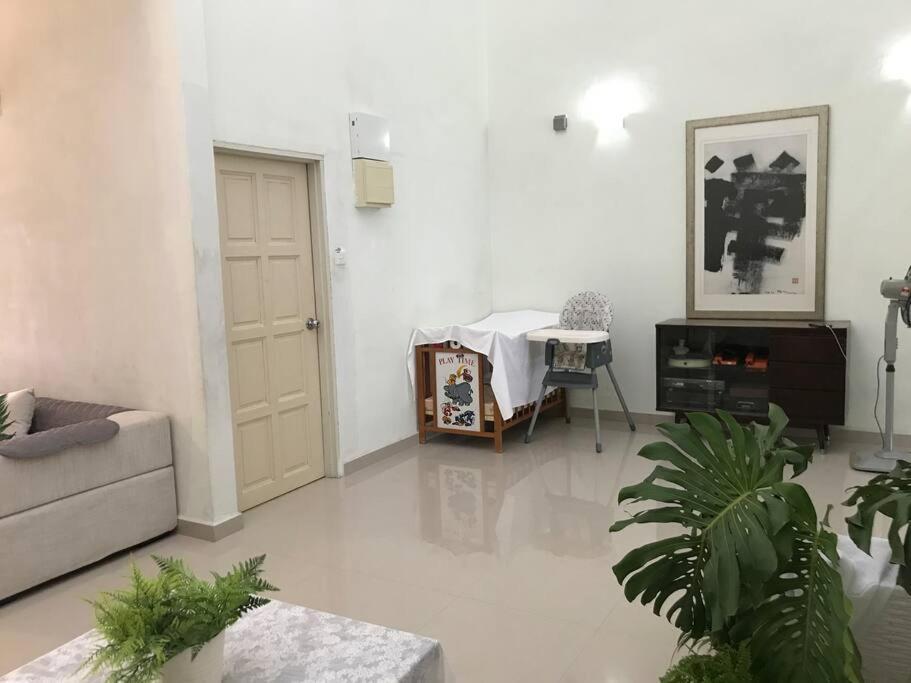 Terrace House Near Stulang Laut Ciq Midvalley Ksl For 7Pax Johor Bahru Exterior photo